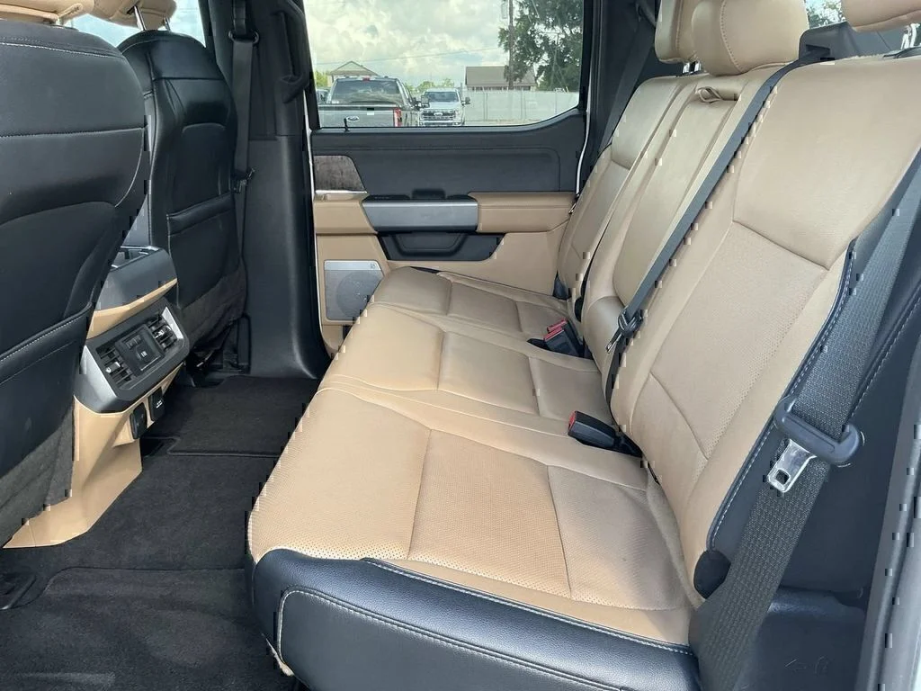 Used 2023 Oxford White Ford Lariat image 19