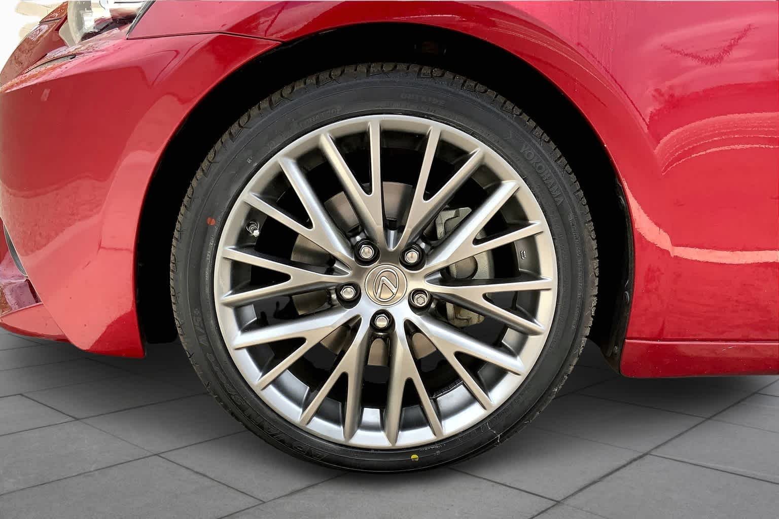 Used 2015 Matador Red Mica Lexus  image 11