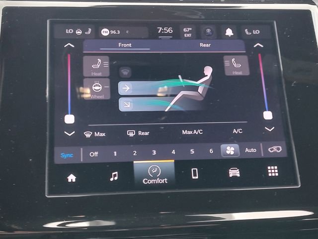 New 2026 Diamond Black Crystal Pearlcoat Jeep Laredo image 15