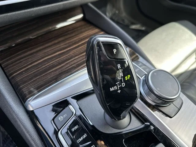 2020 BMW 5 Series 530i - Photo 20
