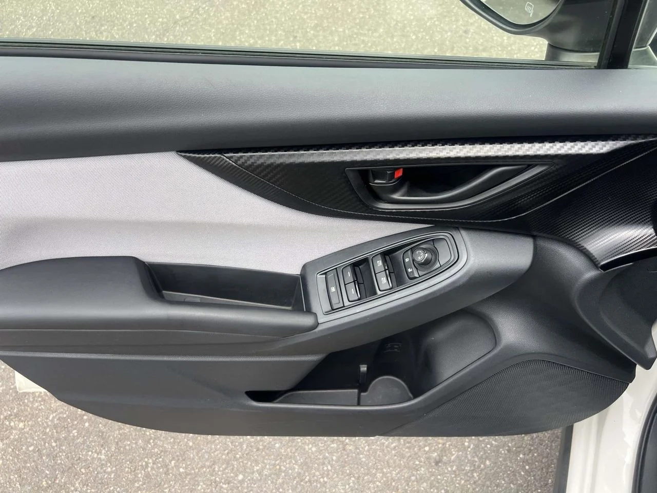 Used 2018 Crystal White Pearl Subaru 2.0i Premium image 21