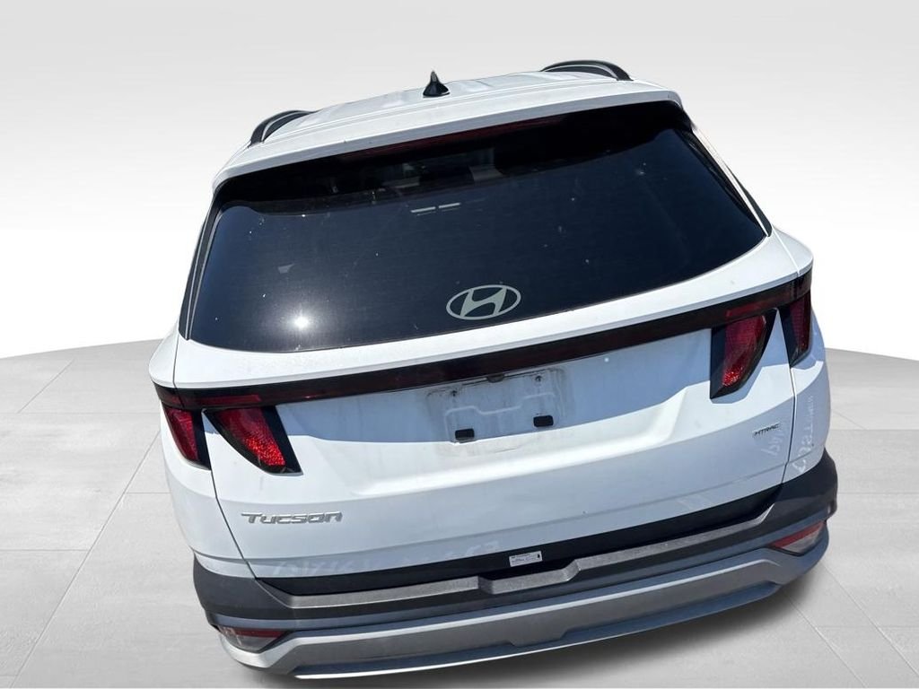 Used 2025 White Hyundai SEL image 8