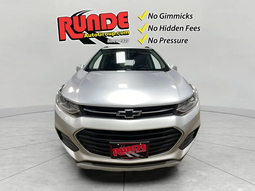 Used 2020 Silver Ice Metallic Chevrolet LT image 9