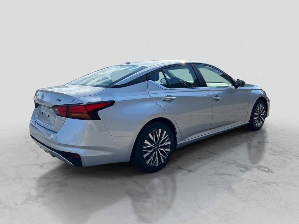 Used 2024 Silver Nissan 2.5 SV image 5