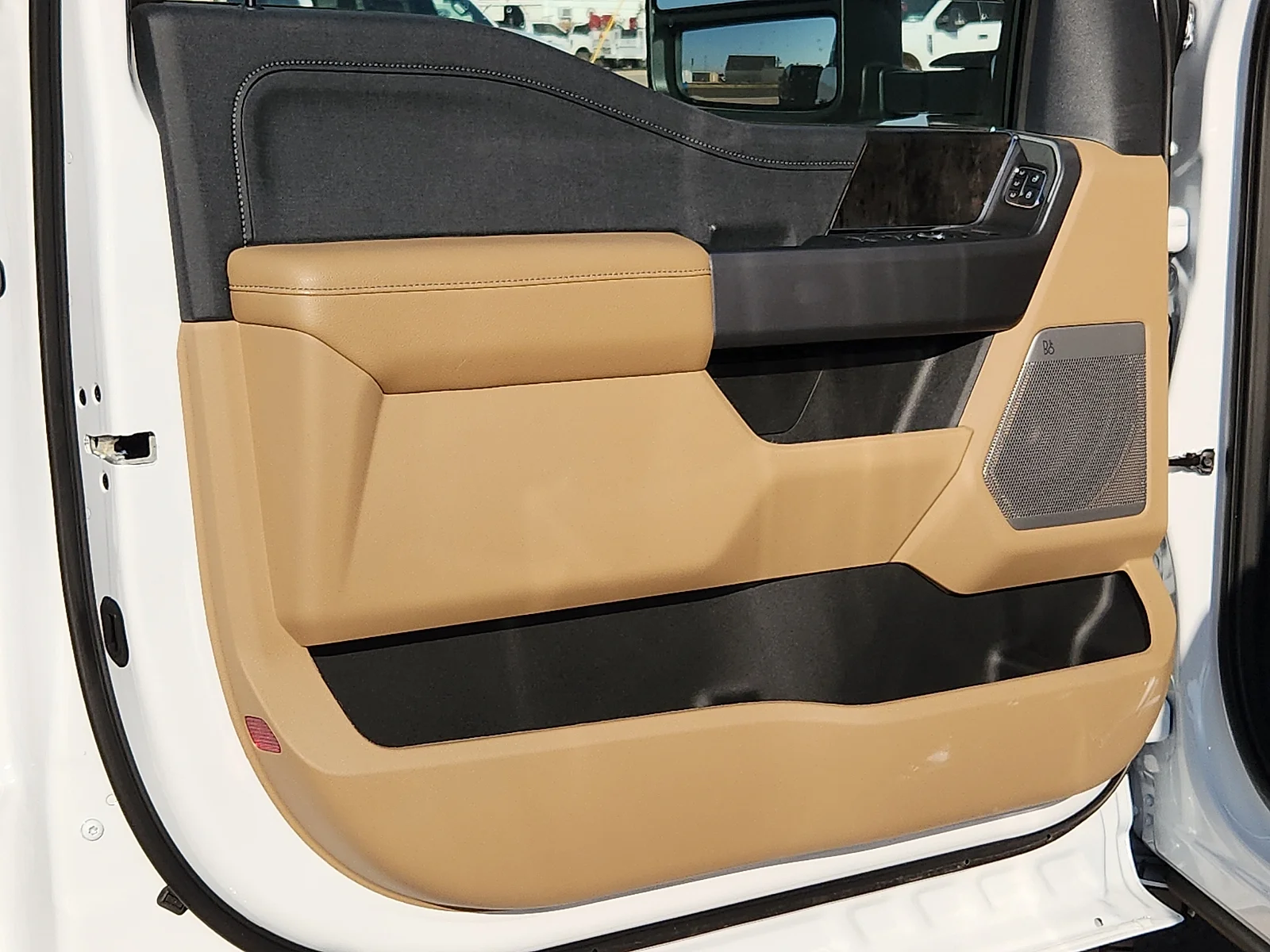 New 2026 Oxford White Ford Lariat image 14