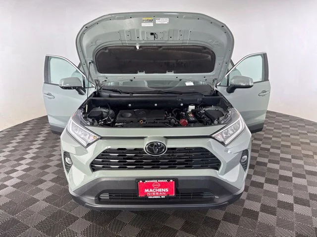 Used 2020 Gray Toyota XLE Premium image 14