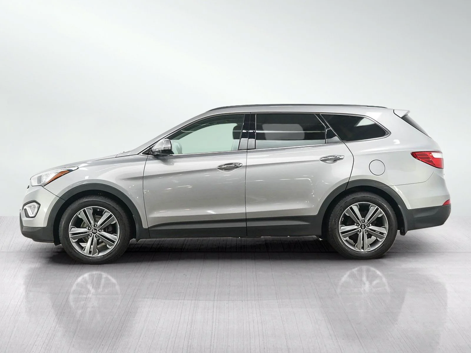 Used 2016 Iron Frost Hyundai SE image 2