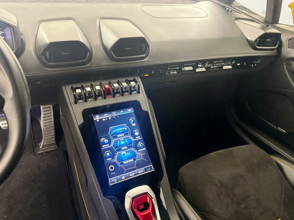 Used 2020 Yellow Lamborghini  image 24