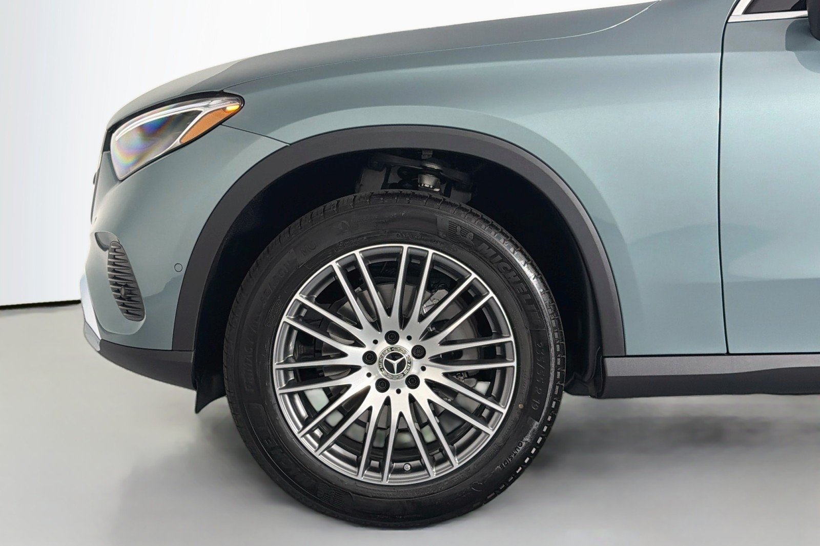 New 2026 Verde Silver Metallic Mercedes-Benz GLC 300 SUV image 9