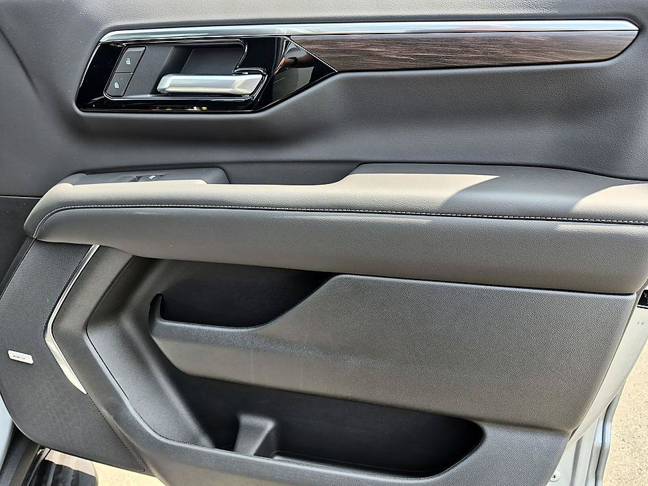 2026 Chevrolet Tahoe LT - Photo 35