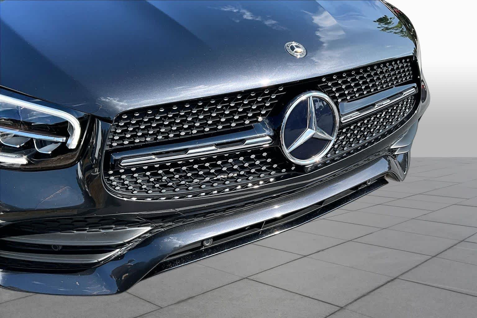 Used 2020 Graphite Grey Metallic Mercedes-Benz GLC 300 image 30