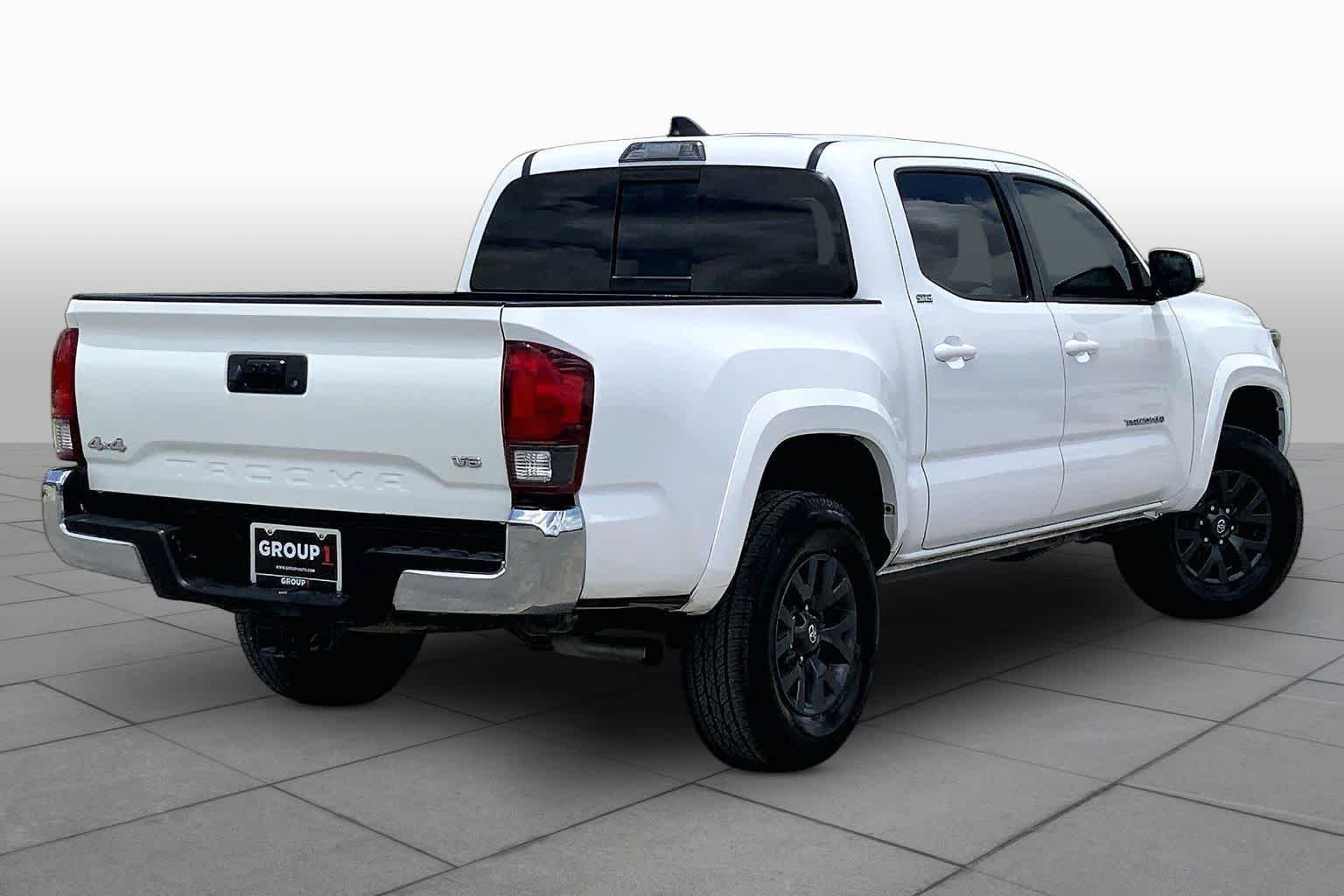 Used 2022 White Toyota SR5 image 13