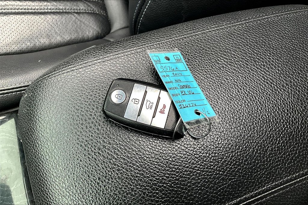 Used 2014 Black Kia EX image 36
