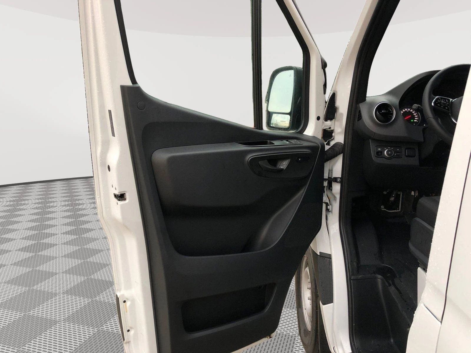 New 2024 Arctic White Mercedes-Benz  image 11
