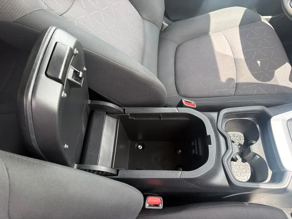 Used 2019 White Toyota XLE image 38
