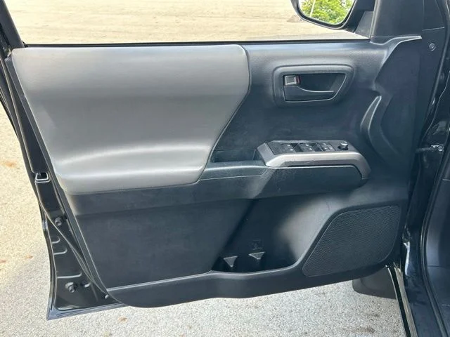 Used 2018 Black Toyota SR5 image 22