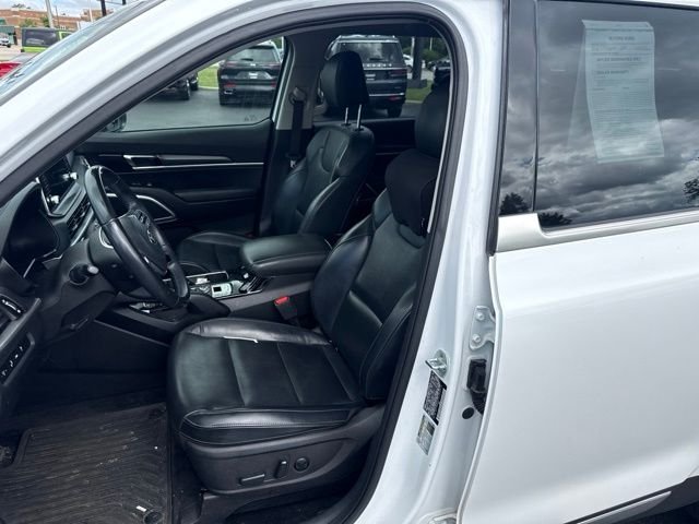 Used 2020 White Kia S image 8
