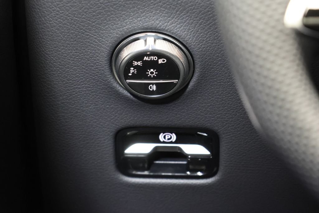 Used 2026 Black Mercedes-Benz GLC 300 image 19