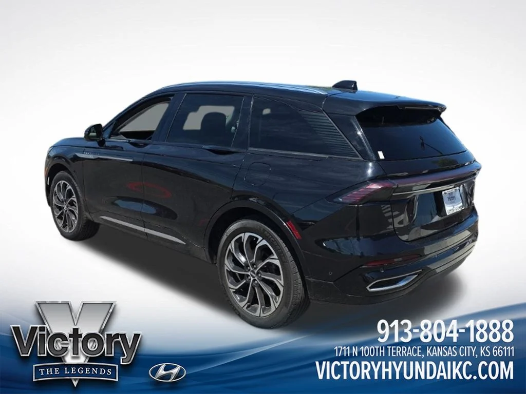 Used 2024 Black Lincoln Reserve image 3