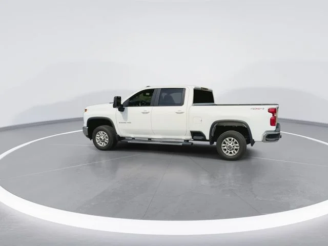 Used 2025 White Chevrolet LT image 7
