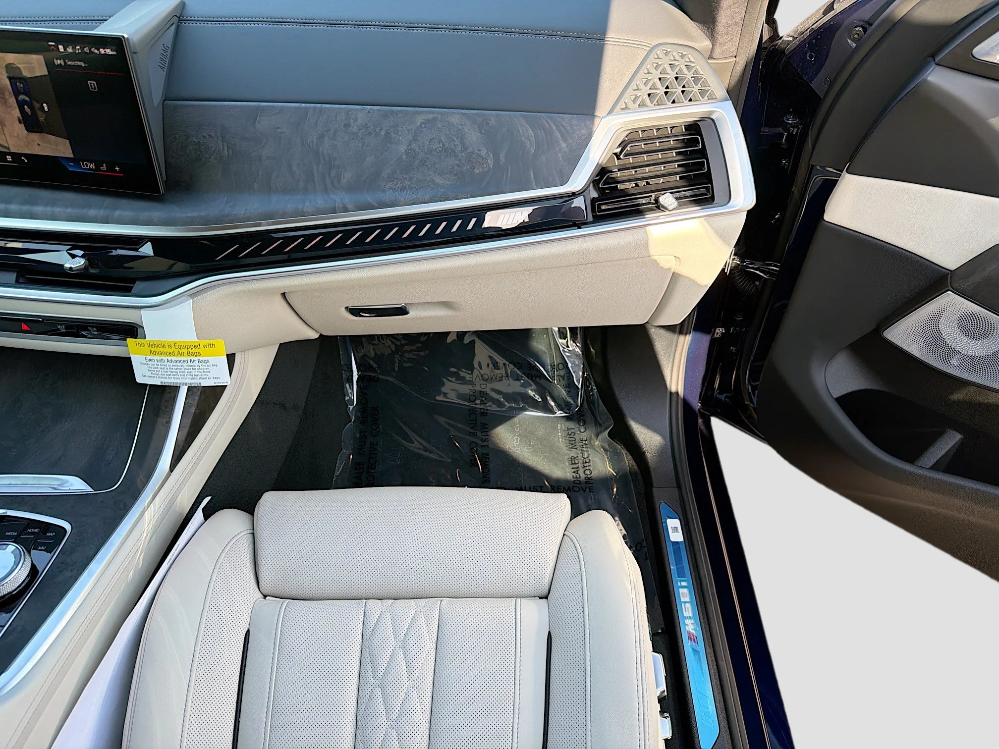 New 2027 Tanzanite Blue II Metallic BMW M60i image 17