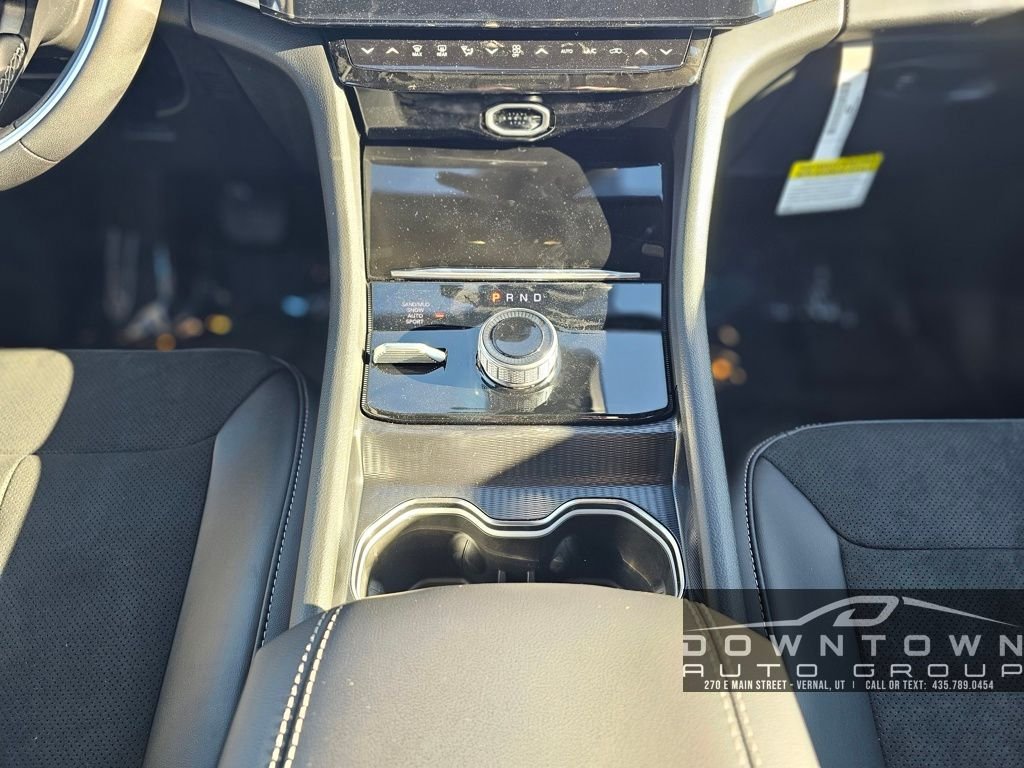 New 2026 Diamond Black Crystal Pearlcoat Jeep Altitude image 10