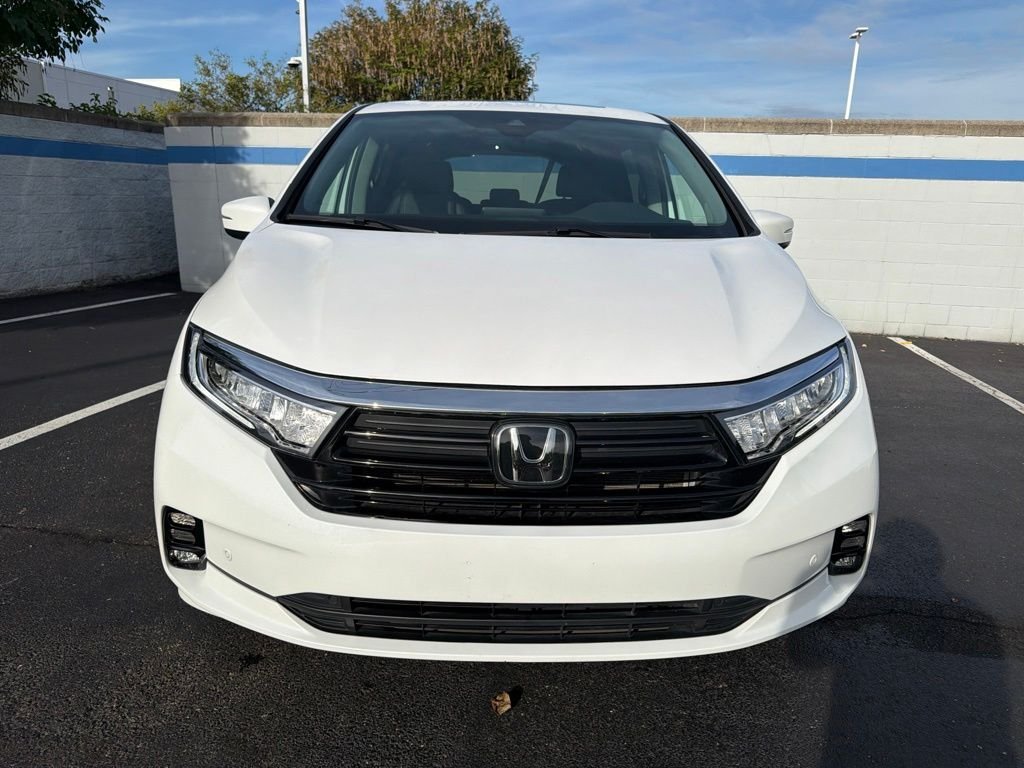 Certified Used 2024 Platinum White Pearl Honda Touring image 8