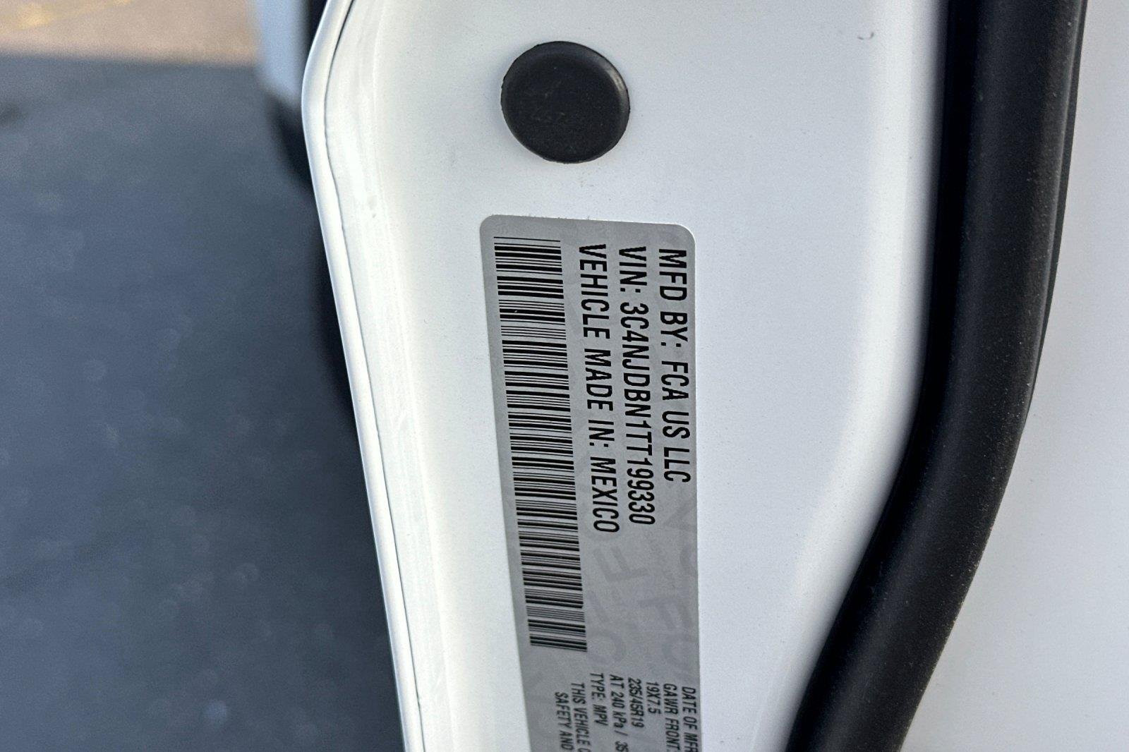 New 2026 Bright White Clearcoat Jeep Latitude Altitude image 28