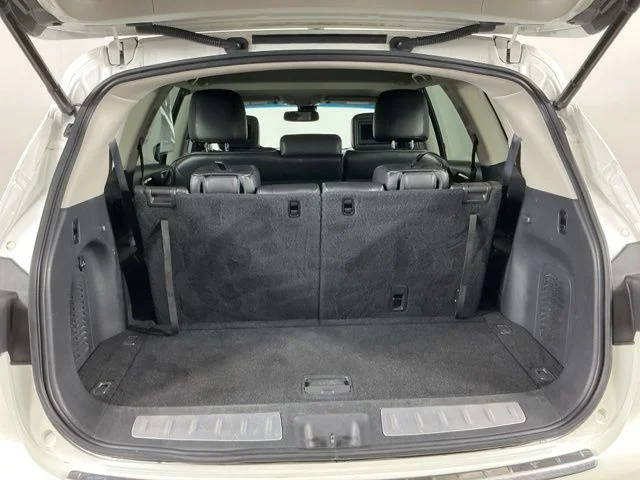 Used 2015 White INFINITI Base image 32