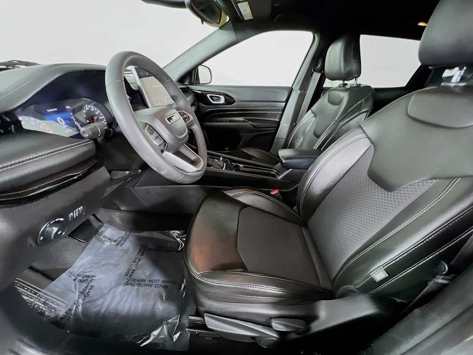 Used 2023 Sting-Gray Clearcoat Jeep Altitude image 21
