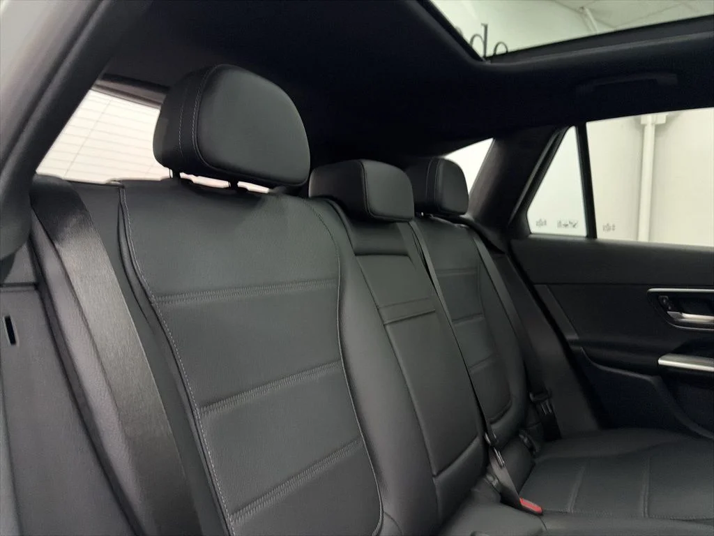 Used 2026 White Mercedes-Benz GLC 300 image 25