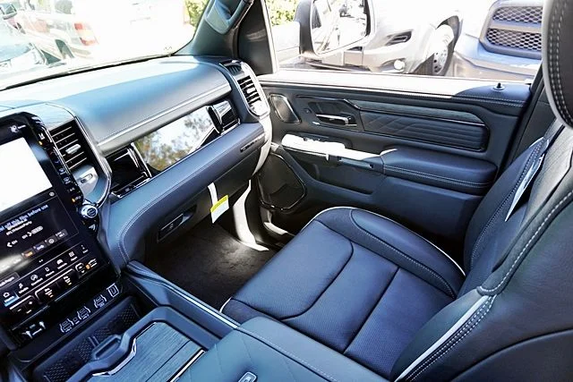 New 2026 Diamond Black Crystal Pearl-Coat Exterior Paint RAM Limited image 32