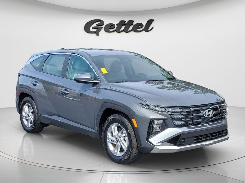 Certified Used 2025 Gray Hyundai SE image 3