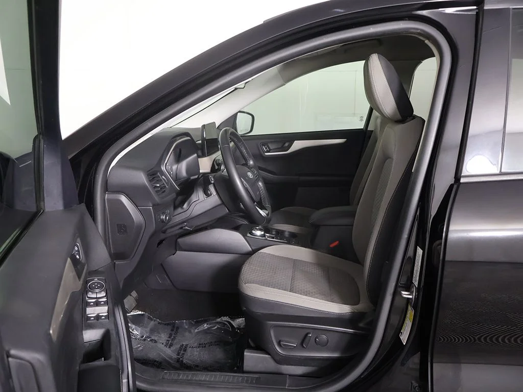 Used 2022 Black Ford SE image 26