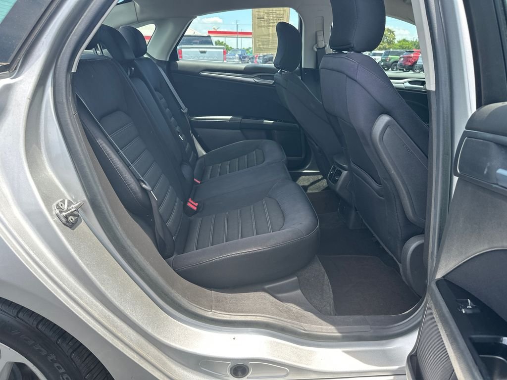 Used 2015 Ingot Silver Ford SE image 15