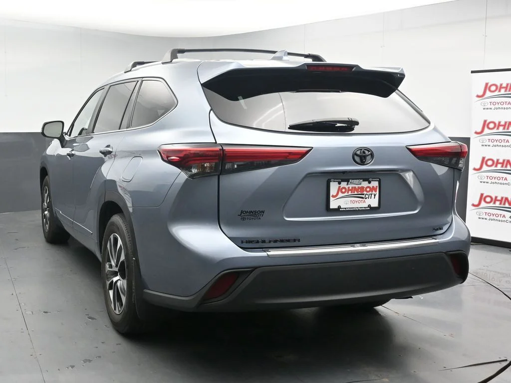 Used 2023  Toyota XLE image 6
