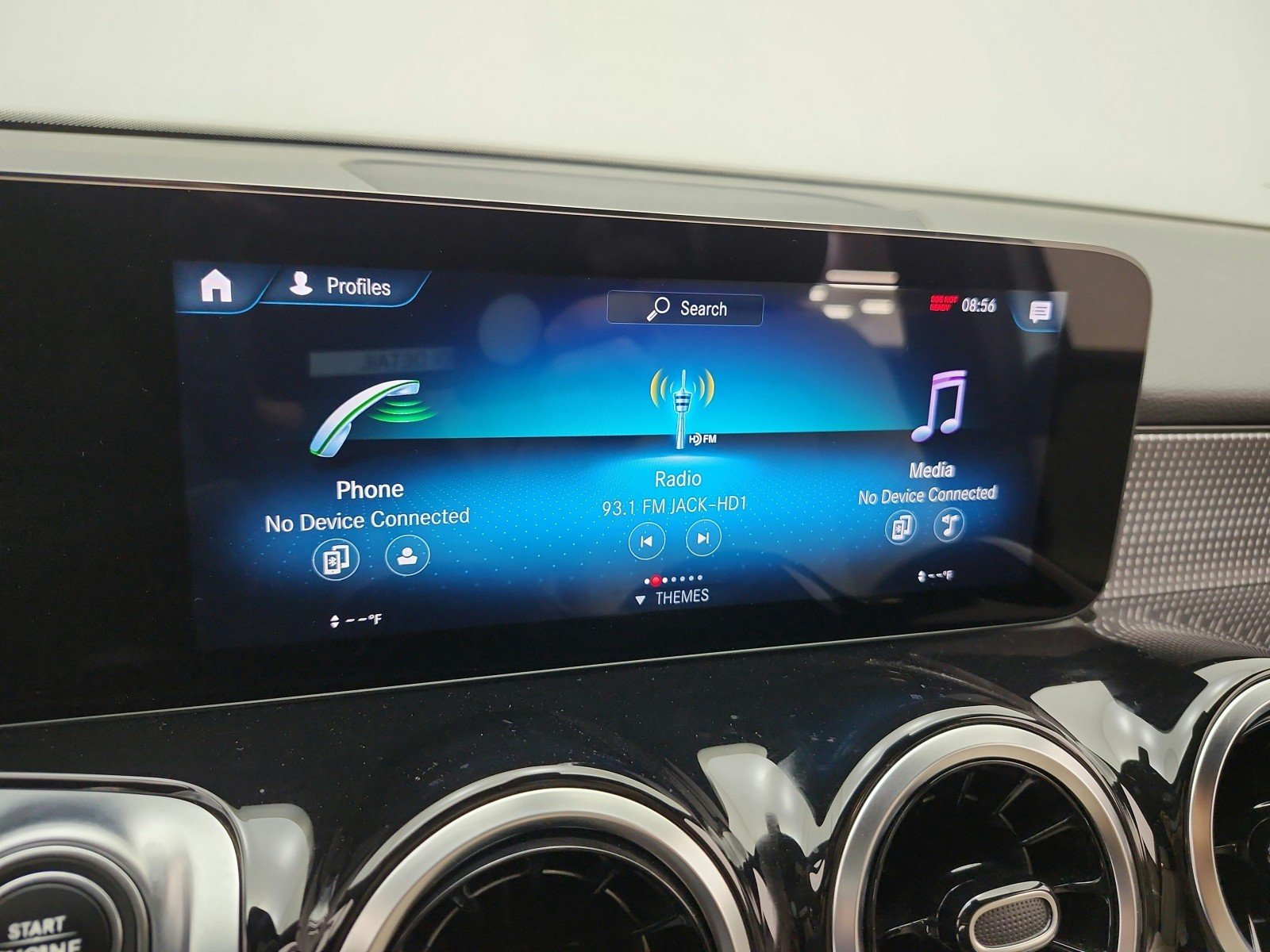 Used 2022 Polar White Mercedes-Benz GLB 250 SUV image 9