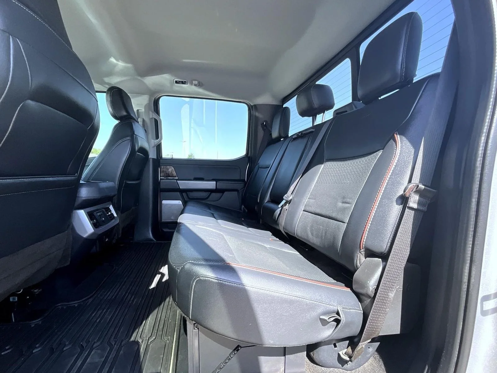 Used 2023 Silver Ford Lariat image 22