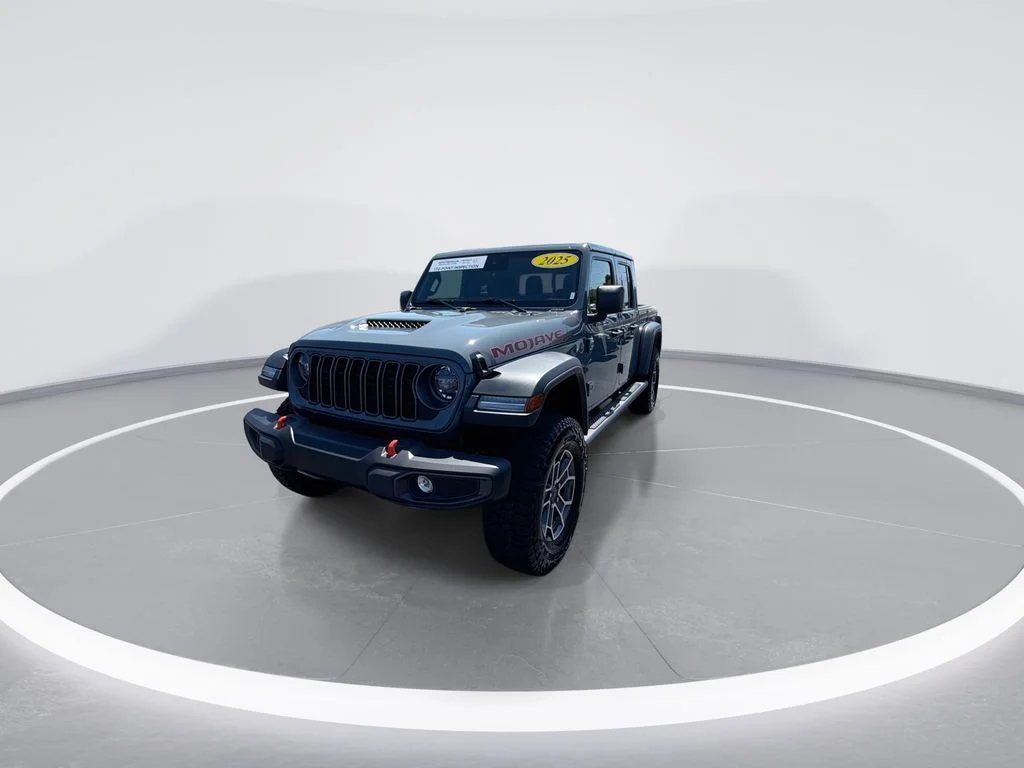 Used 2025 Gray Jeep Mojave image 4