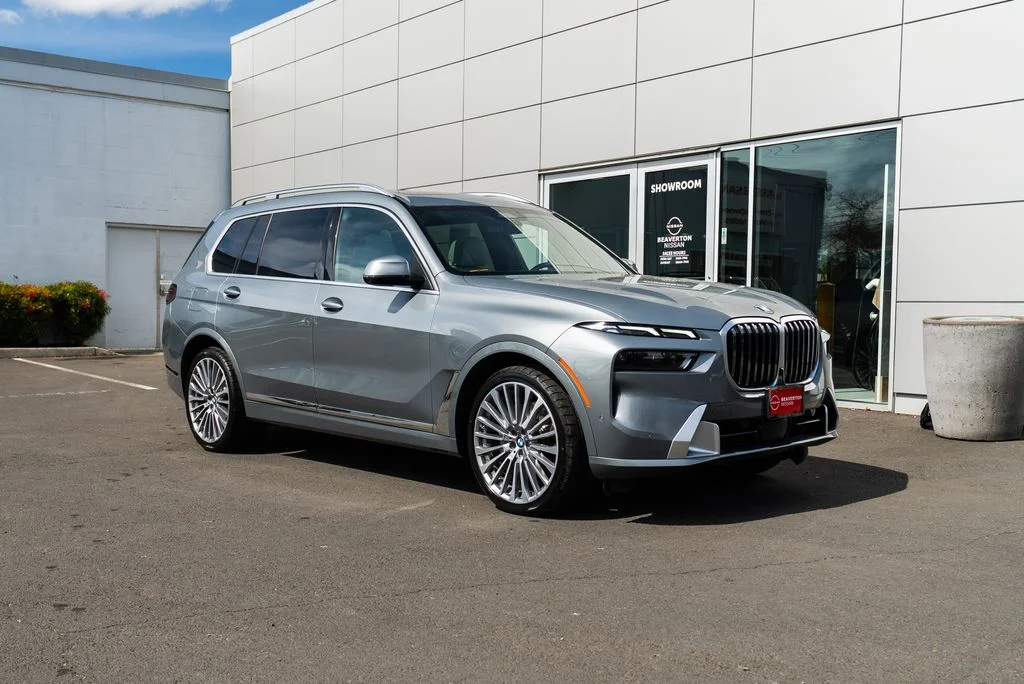 Used 2023 Gray BMW xDrive40i image 30