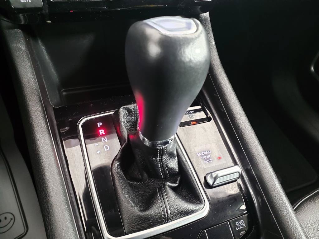 Used 2022 White Jeep Latitude Lux image 21