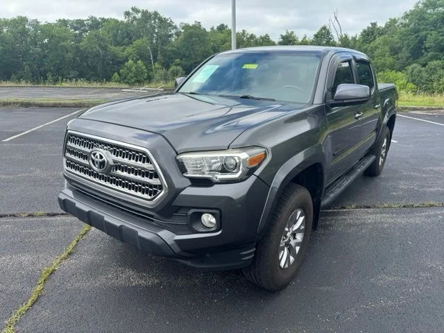 Used 2017 Gray Toyota SR5 image 7