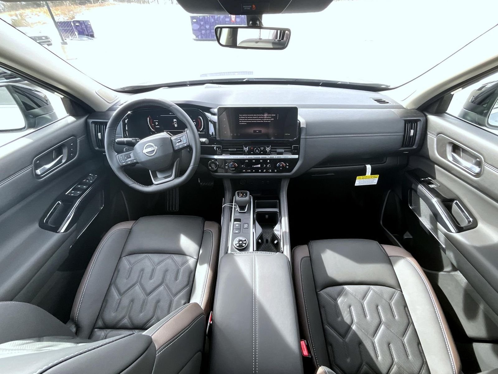 New 2026 Boulder Gray Pearl / Super Black Two-tone Nissan Platinum image 15