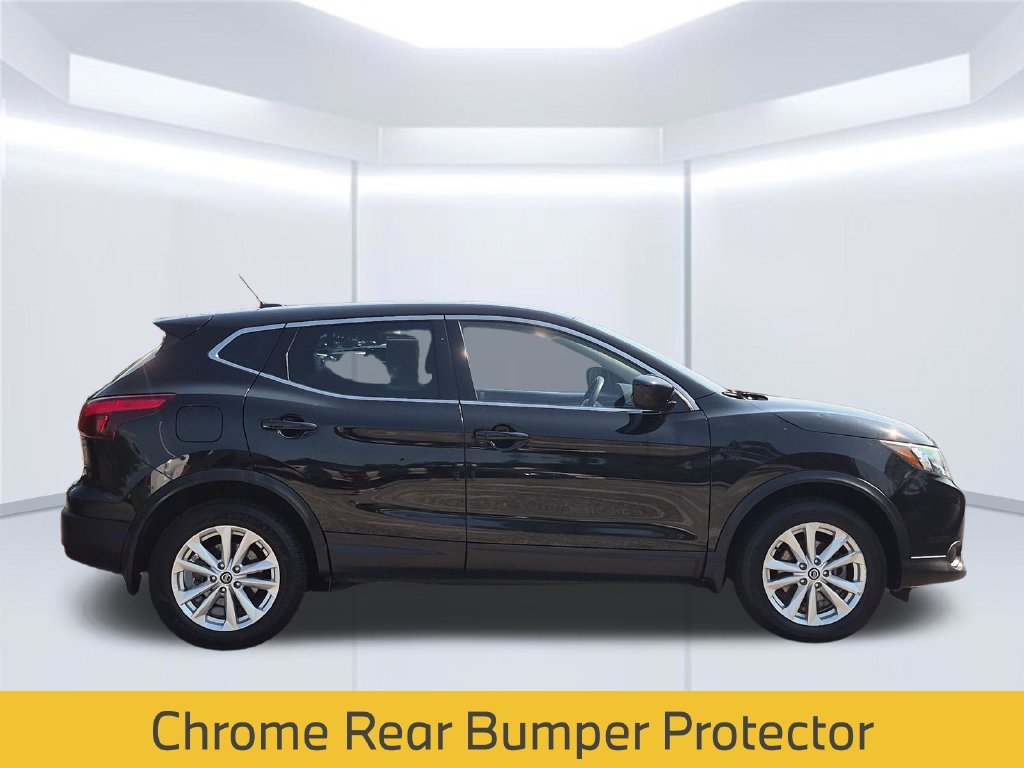 Used 2019 Black Nissan S image 9