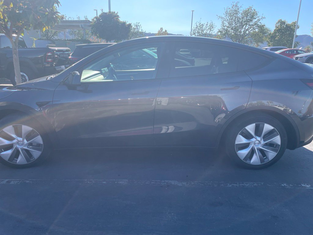 Used 2024  Tesla  image 4