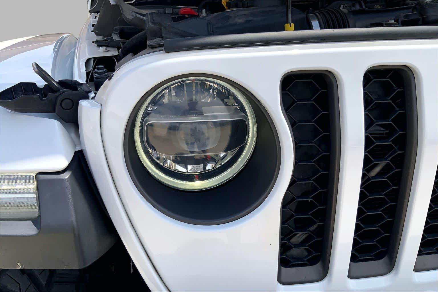 Used 2021 Bright White Clearcoat Jeep Mojave image 27