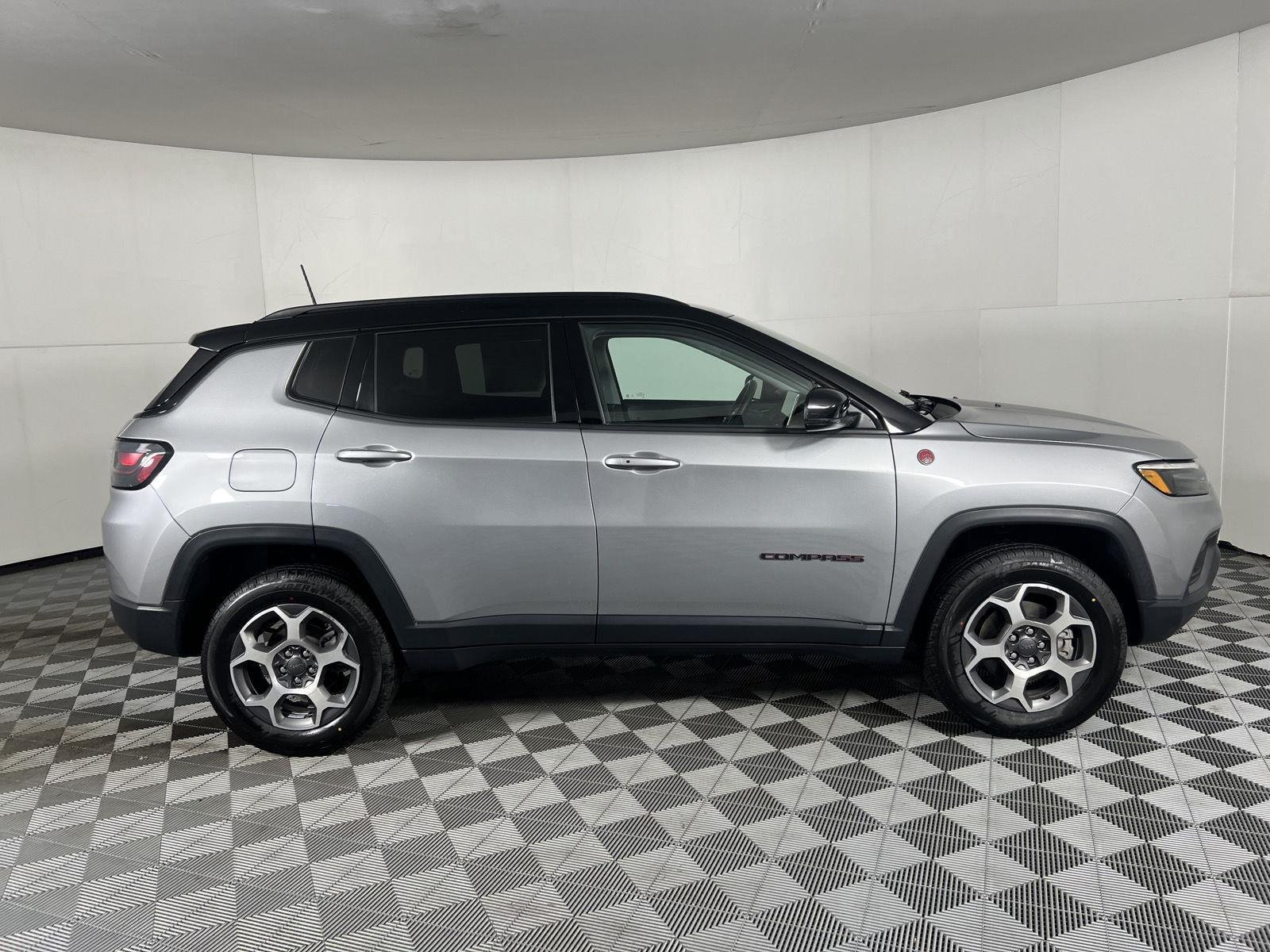 Used 2022 Billet Silver Metallic Clearco Jeep Trailhawk image 23