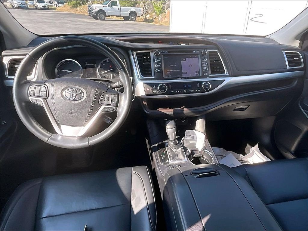 Used 2019 Celestial Silver Metallic Toyota XLE image 21