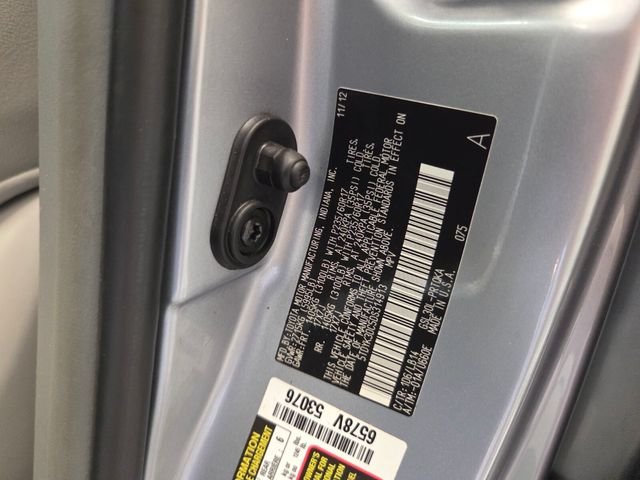 Used 2013 Silver Toyota XLE image 18