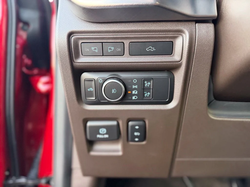 Used 2022 Red Ford King Ranch image 23